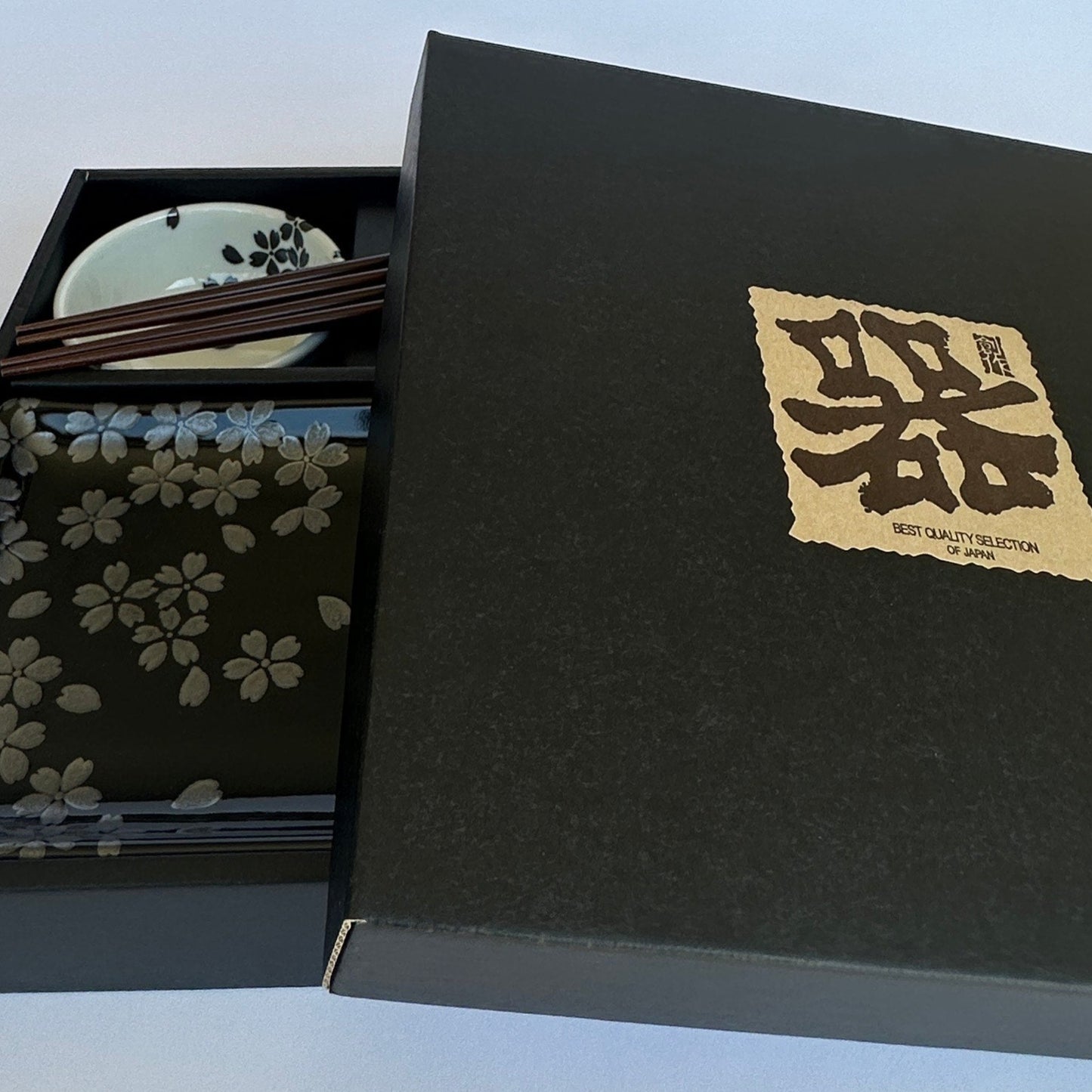 סט סאקורה זוגי - צלחת, קעריות וצ'ופסטיקים